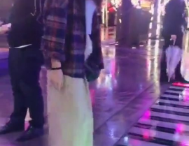 网红小姐姐弹纸钢琴图片,网红小姐姐弹奏纸钢琴的唯美瞬间